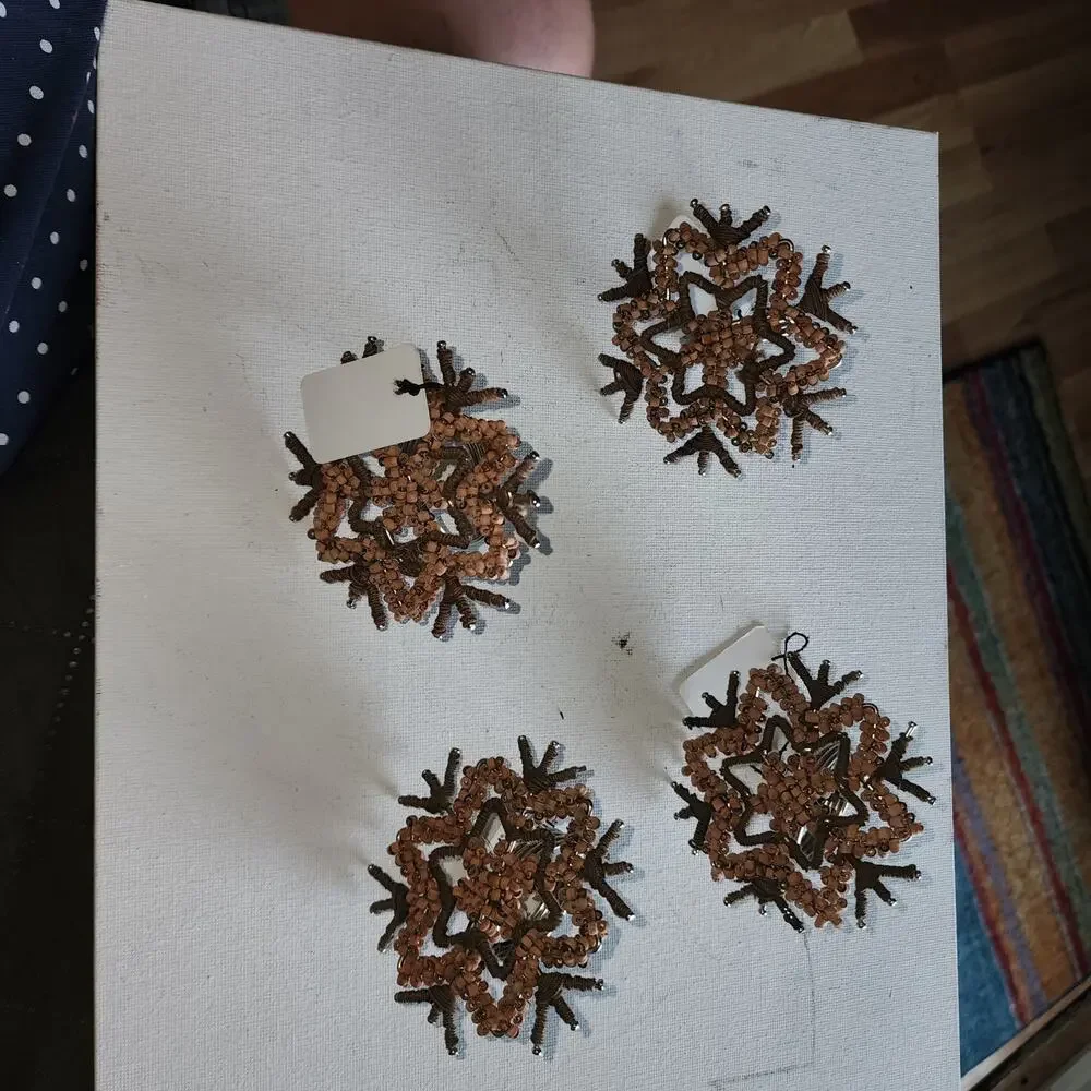 PIER 1 IMPORTS NWT SET OF 4 RUSTIC WOOD SNOWFLAKE NAPKIN HOLDER RINGS